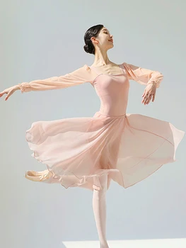 Balet praxi vyhovovali tanec vyhovovali telocvični vyhovovali perlinkové tkaniny sukne dospelé samice základného výcviku telo baletné sukne nohavice
